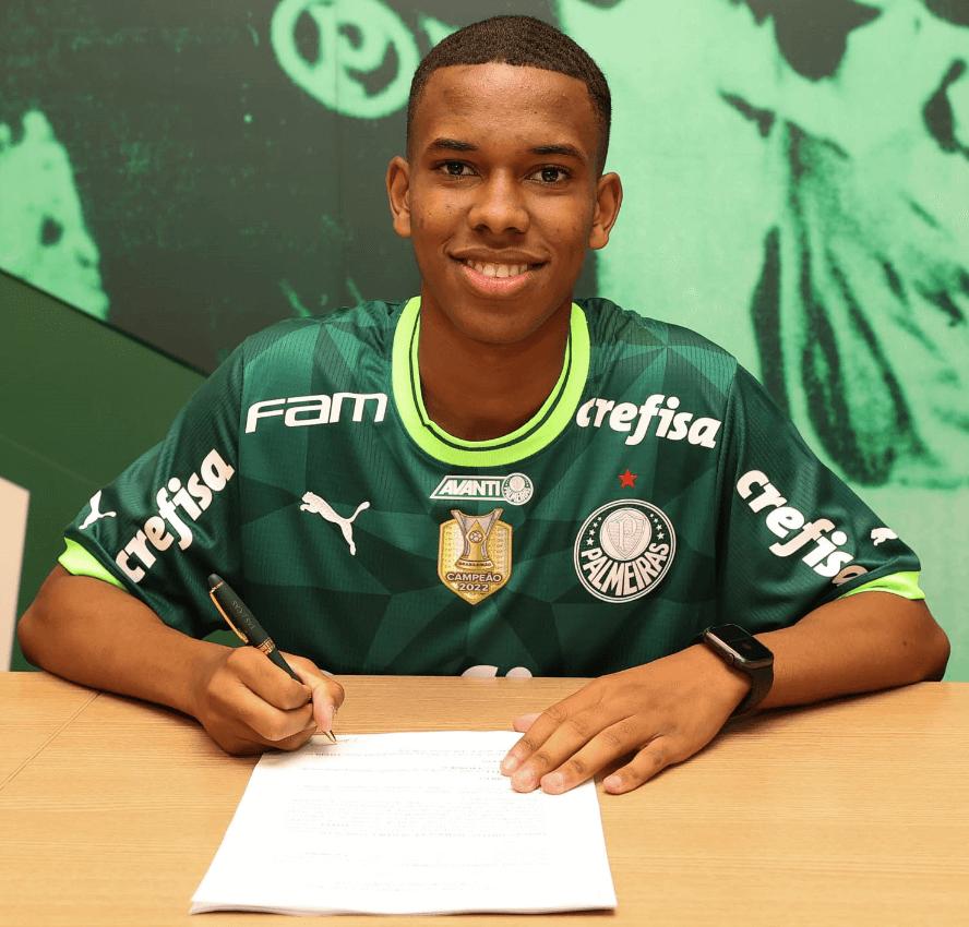 Artilheiro do Sub-17, o francano Estêvão é o mais novo profissional do time do Palmeiras (Foto/Palmeiras – Divulgação)