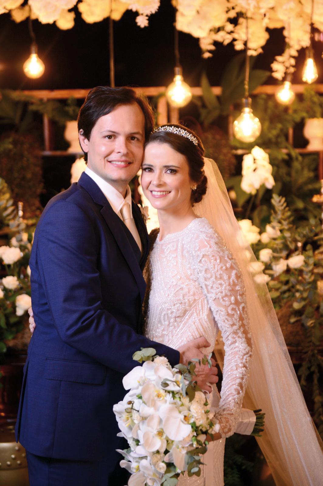 Lindíssimos noivos Lucas Mendes e Gabriela Gonçalves brindando amor e união (Foto/Alysson Oliveira)