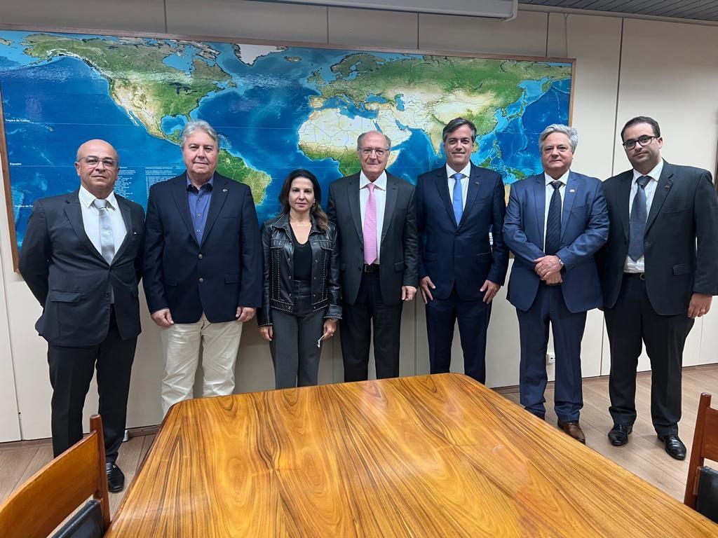 Reunião feita entre a diretoria da ABCZ e o presidente em exercício, na ausência de Lula, Geraldo Alckmin (Foto/Pedro Mesquita e Wanderson Araújo)