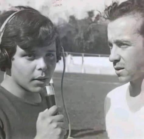 Ainda garoto entrevistando Tostão (Foto/Arquivo Pessoal)