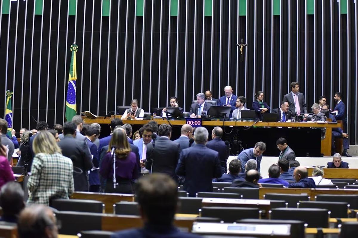 Câmara dos Deputados aprovou urgência do PL das Fake News na semana passada e pode votar o mérito nesta terça (2) (Foto/Zeca Ribeiro/Câmara dos Deputados)