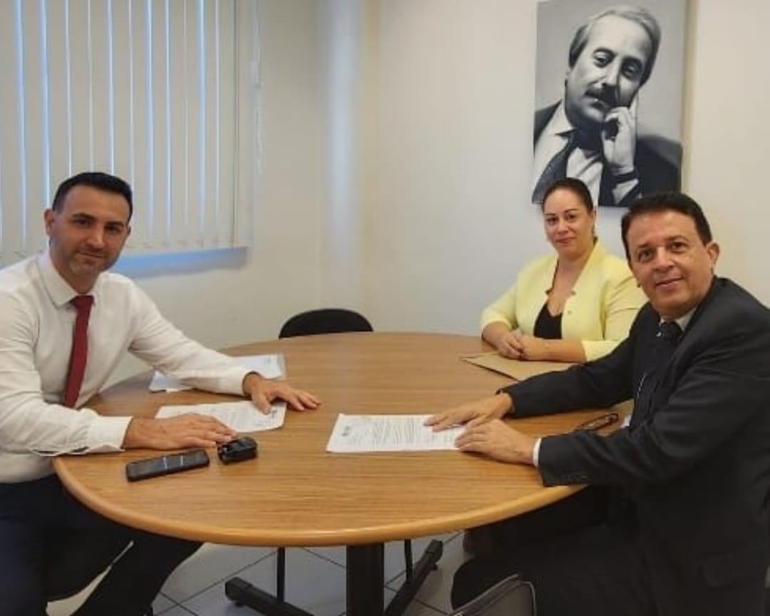 Eduardo Jardim esteve pessoalmente com o promotor Fantinati (Foto/OAB)