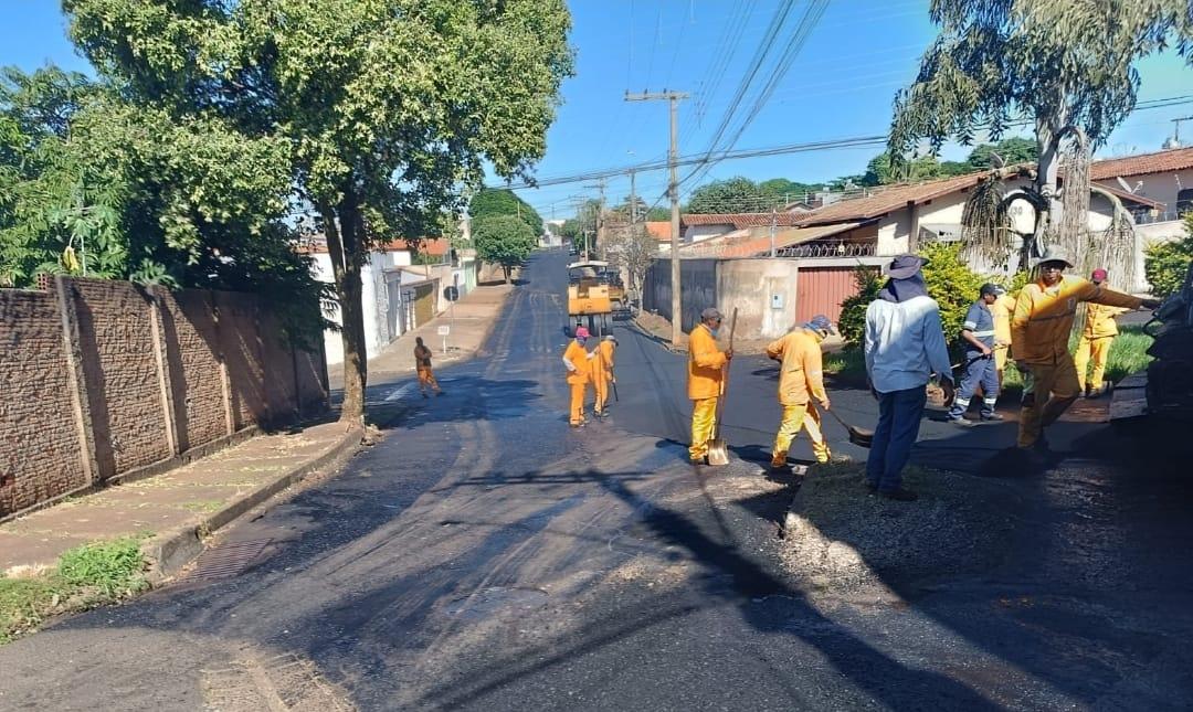 Com equipe de saldo remanescente de contrato firmado via Convale, a PMU já realizou a recuperação de 17 quilômetros de vias  (Foto/Divulgação)