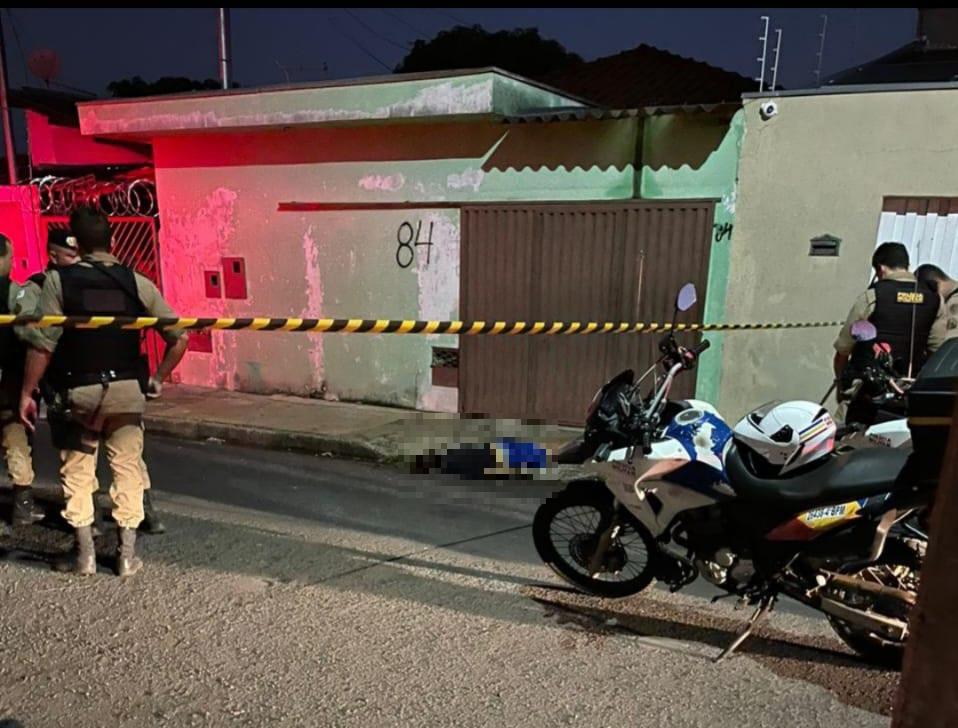 Homem teria sido assassinado na porta da casa do irmão (Foto/Divulgação/PM)