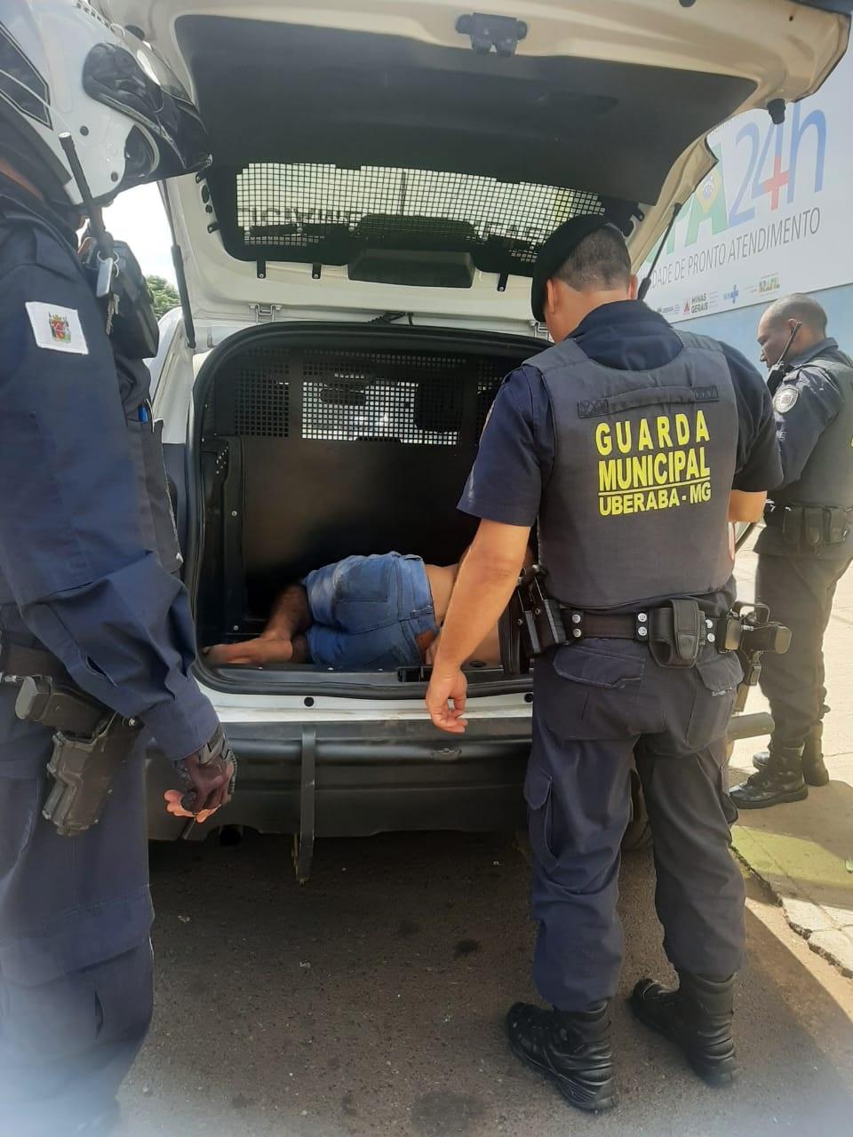 Guarda Municipal conseguiu prender o suspeito nas imediações do Mercado Municipal, após ele furtar o celular na praça Rui Barbosa (Foto/Divulgação)