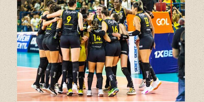 O Praia Clube conquistou a Superliga Feminina de Vôlei de 2022/2023 ao derrotar o Minas por 3 sets a 0 (Foto/Eliezer/Praia Clube)