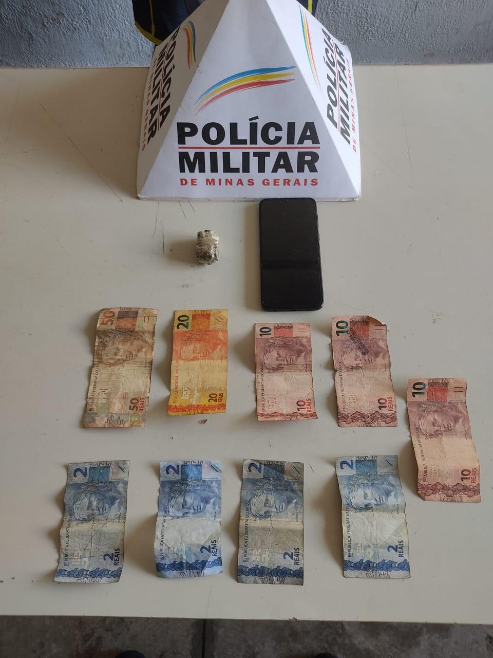 Suspeito de vender drogas no cruzamento das ruas Timbiras e Iguatama é detido (Foto/Divulgação)