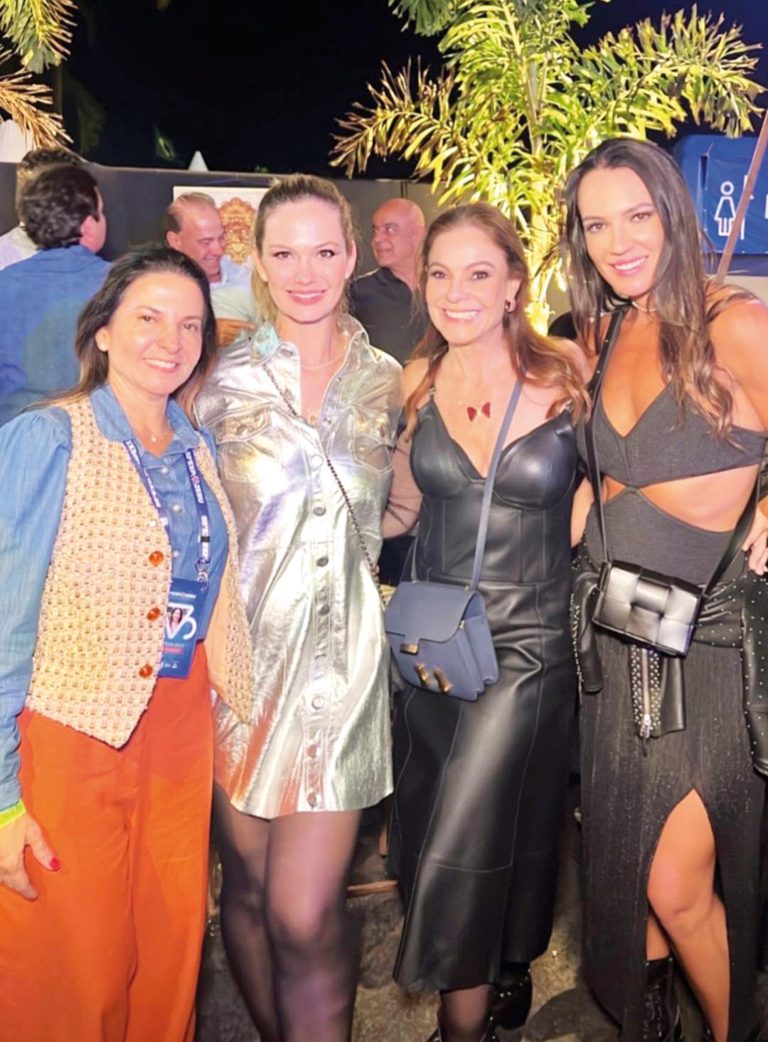 Ana Claudia Mendes Souza, Daiana Assmann, Mônica Hial e Luiza Hial ()