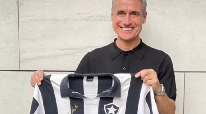 Luiz Castro está de volta ao banco de reservas do Botafogo (Foto/Super Rádio Tupi)