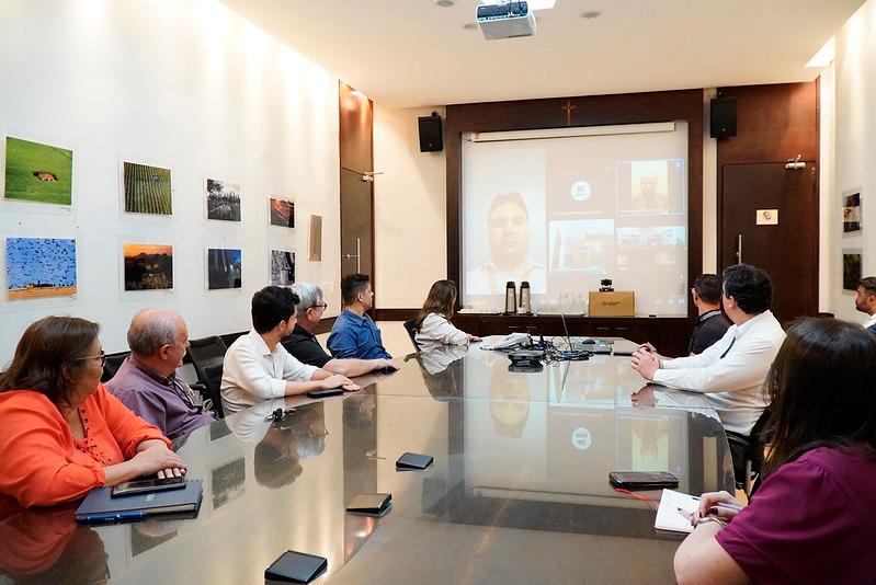 Prefeita Elisa Araújo, presidente da Câmara Municipal de Uberaba, Fernando Mendes e secretário de Desenvolvimento Econômico, Rui Ramos, conduziram a reunião na tarde desta quinta-feira, no Centro Administrativo, com representante da Gol Linhas Aéreas e também do Invest Minas (Foto/Divulgação)