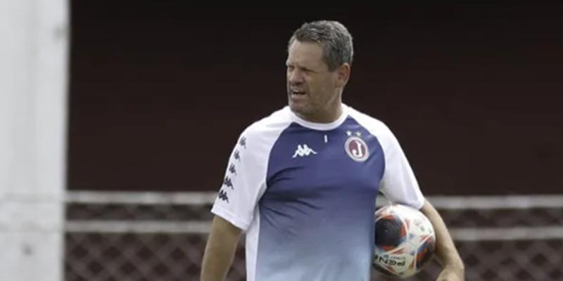 Técnico Ito Rock, ex- Juventus (SP) tem feito um bom trabalho no Periquito (Foto/Alé Vianna/Juventus)