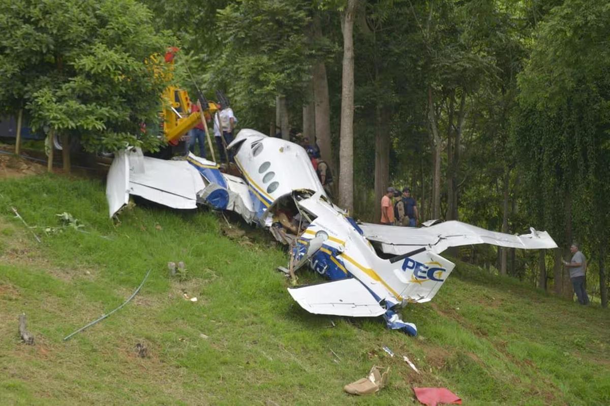 Avião caiu em Piedade de Caratinga, a menos de 1 minuto do pouso. (Foto/Fred Magno/O Tempo)