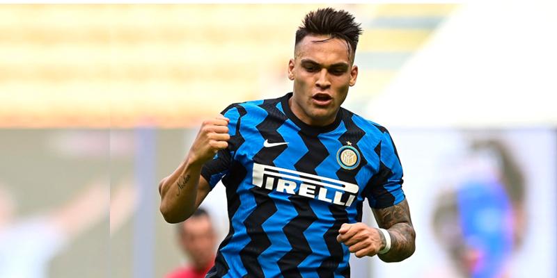 O herói do jogo desta terça-feira foi Lautaro Martínez com o gol que sacramentou a vitória da Inter (Foto/Mattia Ozbot - Getty Images)