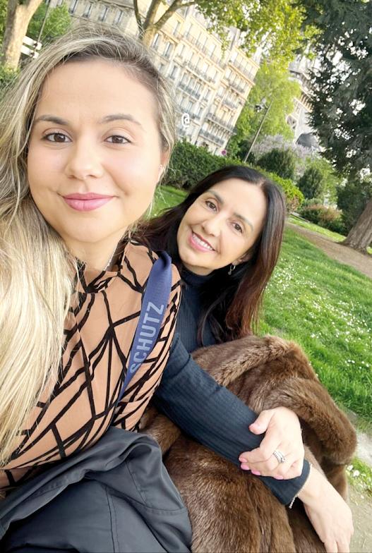 Isméria e a filha Karol Junqueira estão turistando em Paris e já fizeram lindos registros da Cidade Luz. (Foto/Reprodução)