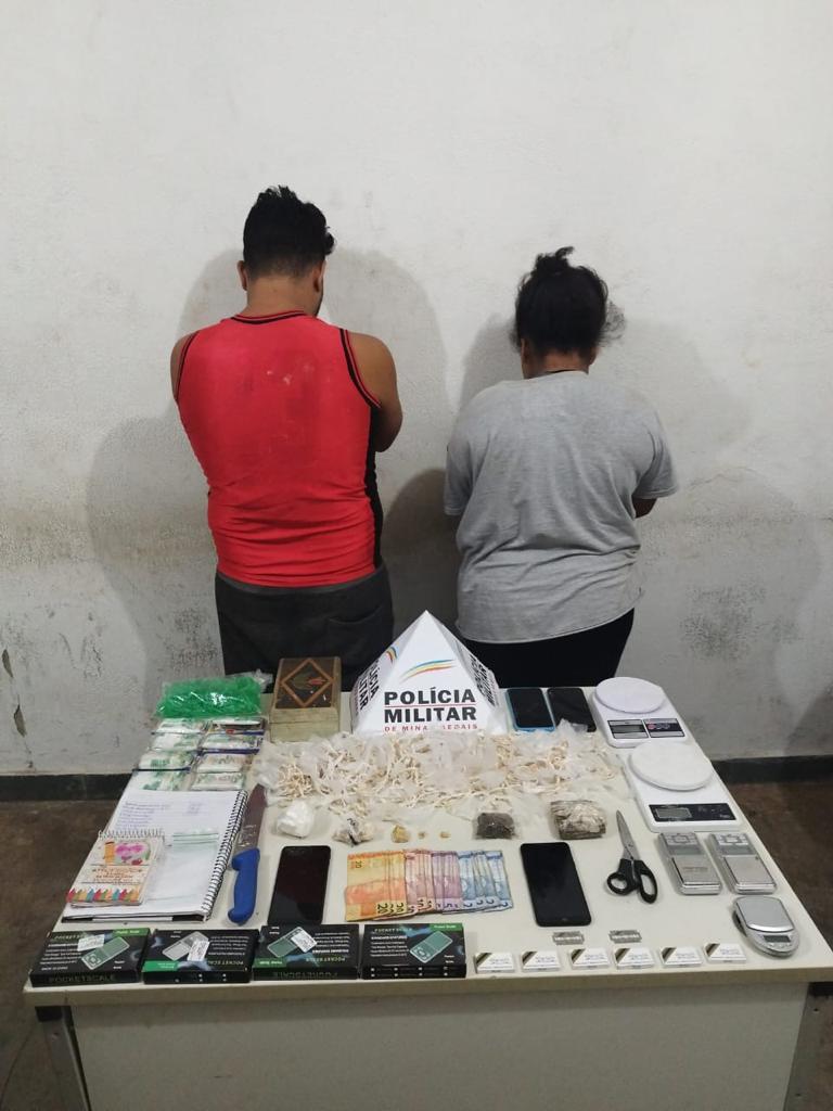 Casal é preso pela Policia Militar por suspeita de distribuir drogas em varias &#34;biqueiras&#34; de Uberaba (Divulgação)