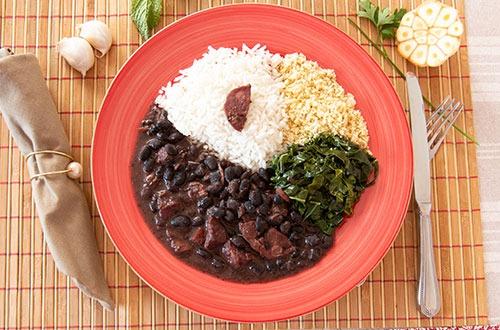 A Feijoada da Sabor de Família é um dos pratos mais solicitados neste friozinho dos últimos dias (Divulgação)