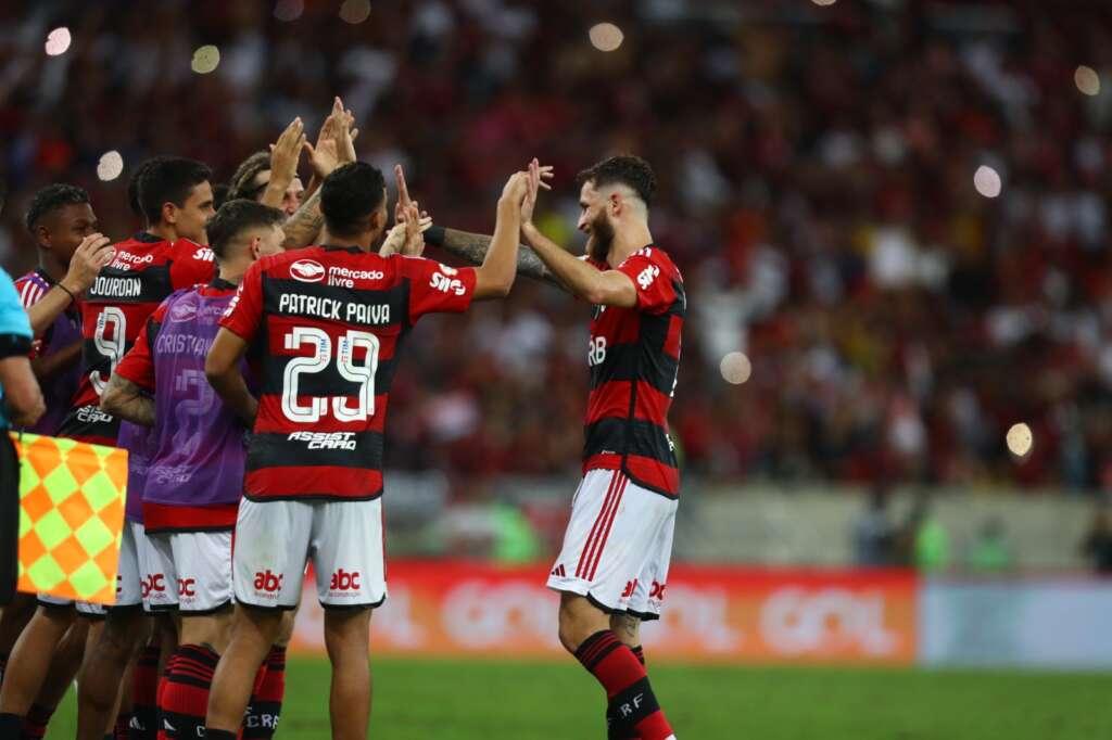 Wesley tem tarde de herói, e Cruzeiro vence o Santos no Brasileiro