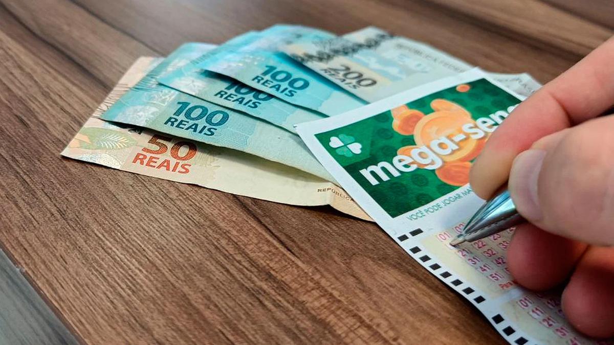 Números sorteados foram: 15 - 16 - 18 - 32 - 35 - 54 (Foto/Divulgação)