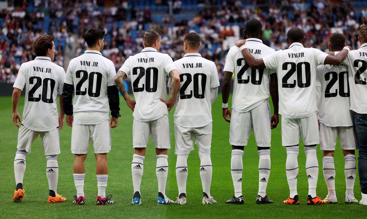 Jogadores do Real Madrid homenageiam Vinicius Jr (Violeta Santos/Reuters)