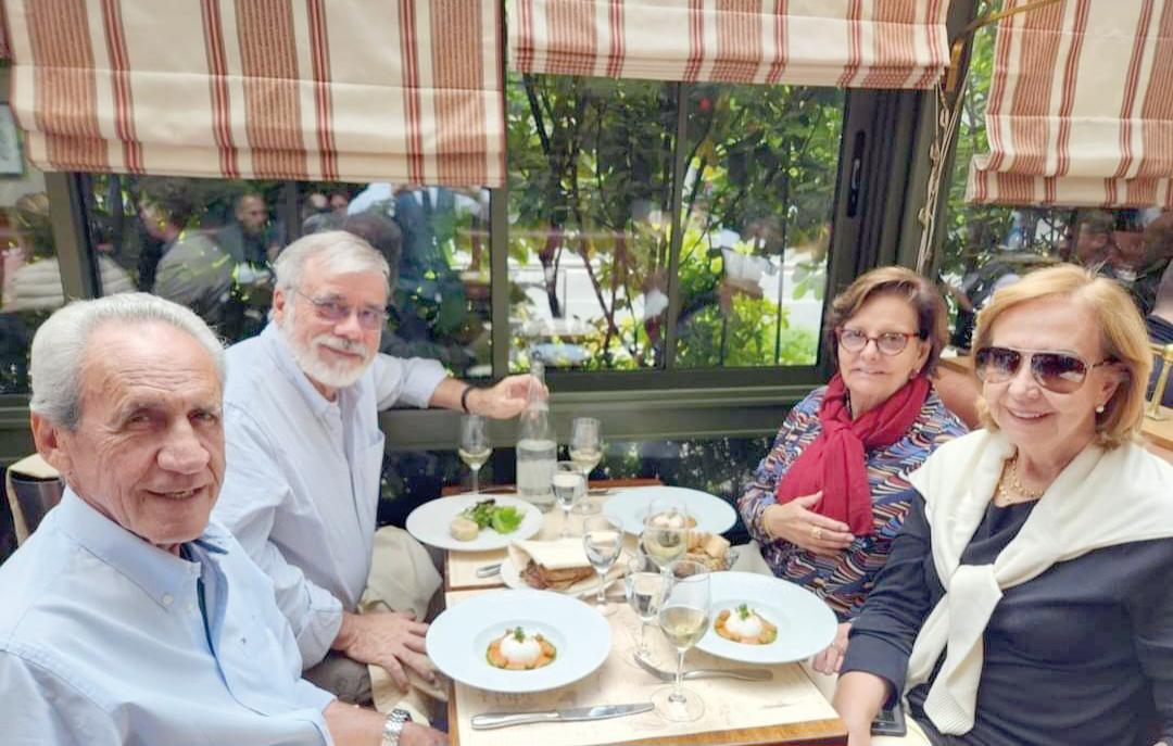 José Fernando Bento e Dulce Helena e Dulcinha e Luiz Antonio Guido em mesa de jantar na Italia de onde acabam de regressar (Foto/Reprodução)