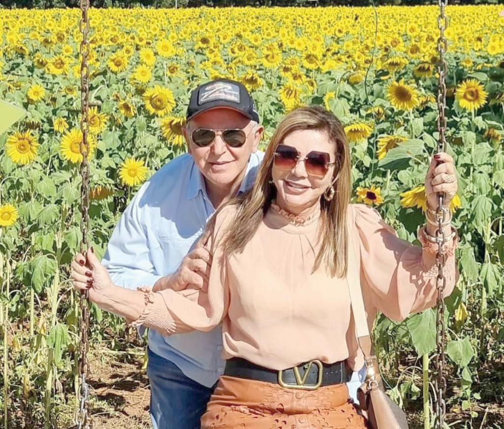 É dia de festa! Toninho Fernandes completa hoje, 70 anos, ao lado da esposa, a querida, Maria de Lourdes Costa Fernandes (Foto/Arquivo Pessoal)