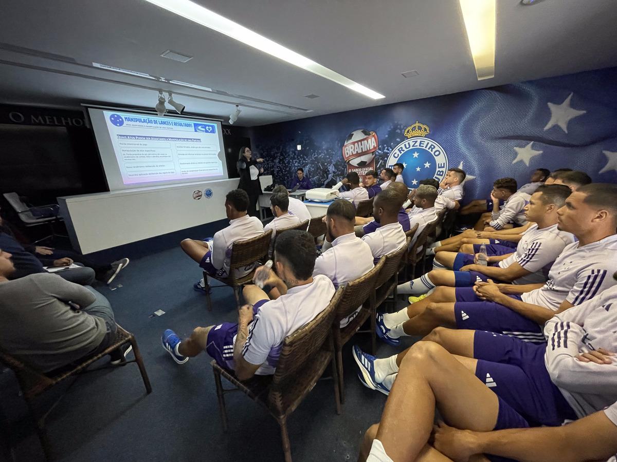 O Cruzeiro vem intensificando a formação educacional de seus atletas e colaboradores enquanto cidadãos (Foto/Twitter Cruzeiro)