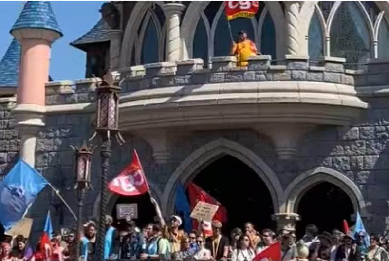 Manifestantes ocuparam castelo (Foto/Reprodução/Redes Sociais)