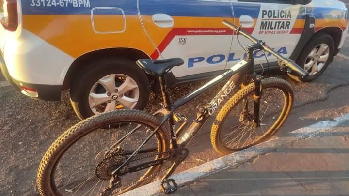 A bicicleta furtada foi encontrada escondida em local indicado pelo suspeito, no Parque das Américas (Foto/Divulgação)