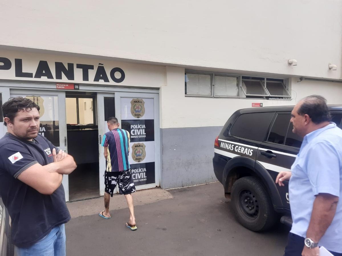 Policiais civis levaram o suspeito à delegacia, mas as investigações seguem para localizar os demais integrantes da quadrilha (Foto/Divulgação)