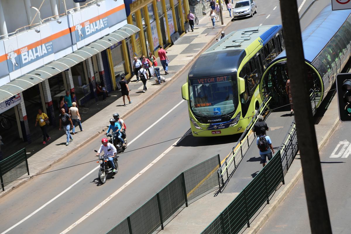 Ônibus BRT no Centro de Uberaba (Foto/Arquivo JM)