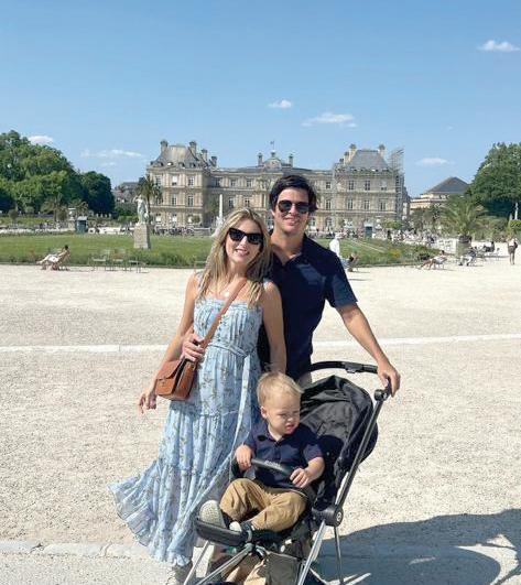 Bébé en vue! Renatinha e André Dornfeld comemoram em Paris a espera do segundo filho (Foto/Divulgação)