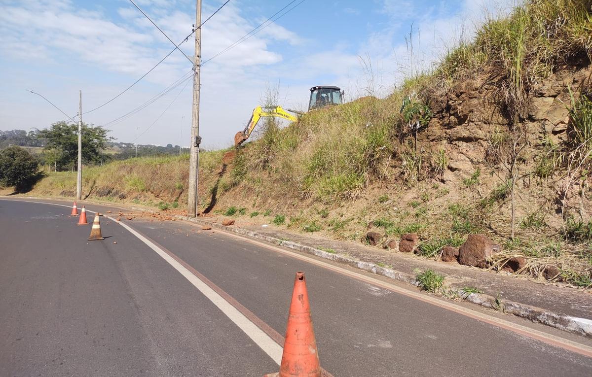 Ontem, máquina começava a preparar a área onde será instalado o Geossítio Univerde, que terá informações, inclusive, sobre as formações geológicas (Foto/Divulgação)