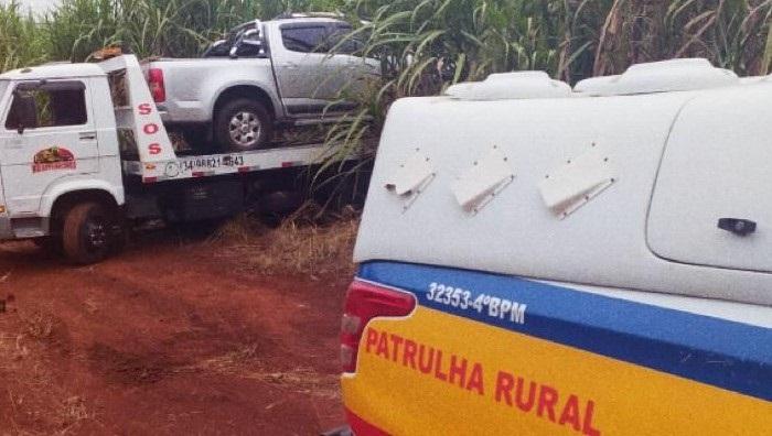 A caminhonete estava escondida em canavial localizado em estrada vicinal próxima ao Catetinho, na BR-050 (Foto/Divulgação)