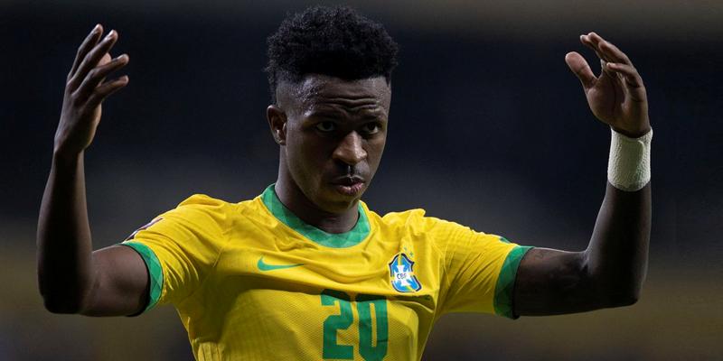 A Seleção Brasileira usou a camisa preta pela primeira vez em sua história em combate ao racismo e Vini Jr marcou um dos 4 gols (Foto/Lucas Figueiredo/CBF/Agência Brasil)