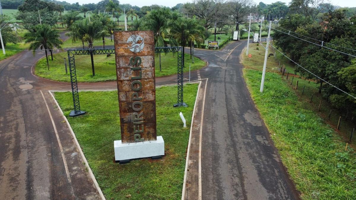 Pórtico na entrada de Peirópolis, bairro rural de Uberaba (Foto/Divulgação Sesurb)