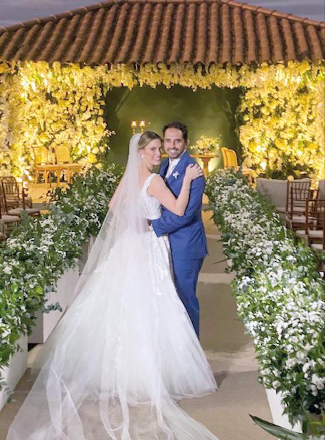 O jovem casal de dermatologistas Larissa Jacom Abdulmassih Wood e José Roberto Fraga Neto trocou alianças no FDS. Em uma festa linda e cheia de amor envolvido, os dois eram só sorrisos e pura animação; felicidades (Foto/Reprodução)