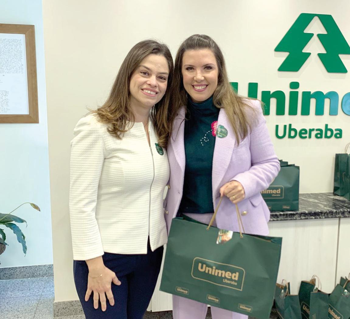 Diretora de Mercado, doutora Giovanna Prata Ciabotti Camargos, que lidera também a competente equipe de Comunicação, responsável pela campanha impecável, que tornará os corações uberabenses Verdes, bem recebeu a prefeita Elisa Araújo na sede da Unimed Uberaba (Foto/Reprodução)