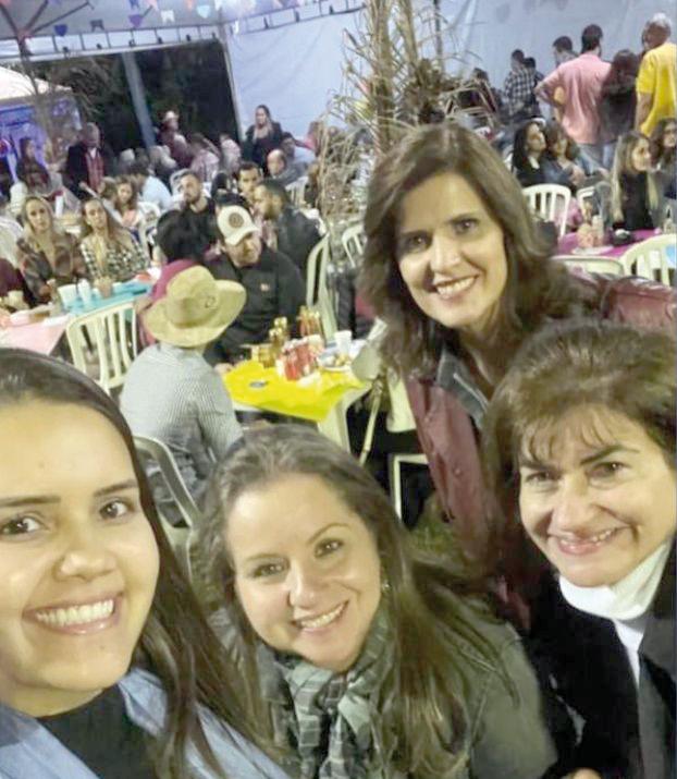 As queridas Ju Tahan, Katia Curi, Claudia Misson e Bia Tahan, que se divertiram a valer no ano passado, já confirmaram presença no Arraiá do IEATM, neste fim de semana (Foto/Reprodução)