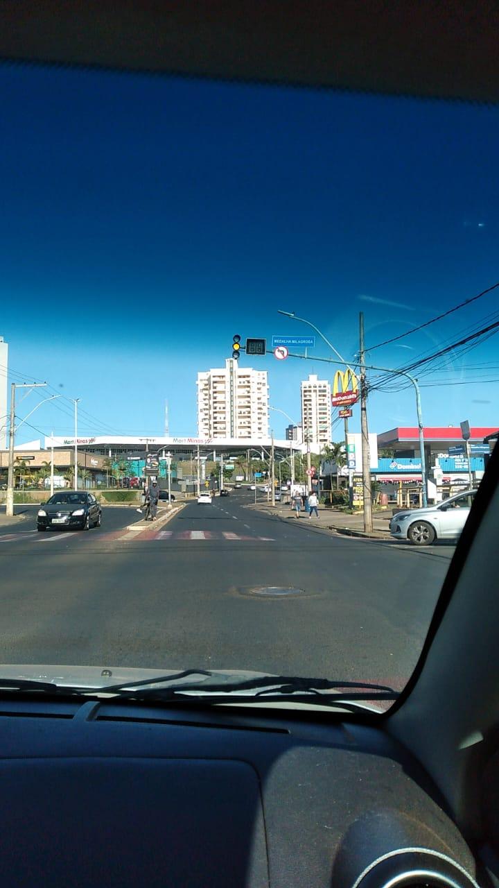 Semáforo no cruzamento da avenida Santos Dumont com a rua da Medalha (Foto/Equipe JM)