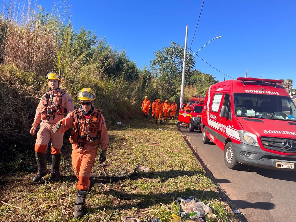 Praticamente todo o efetivo disponível dos bombeiros atuou na busca do que seria um choro de bebê em meio ao matagal  (Foto/Divulgação)