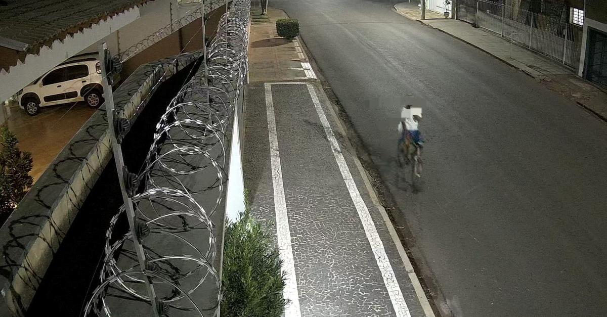 Câmaras de segurança flagraram o momento em que o autor fugia em direção ao Jardim Induberaba (Foto/Divulgação)