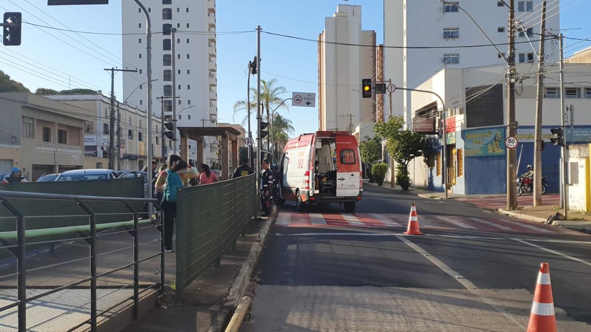 Equipe do Samu atendeu o chamado, mas a jovem não resistiu aos ferimentos (Foto/JC Duran)