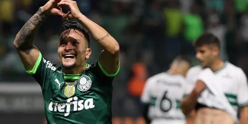 O segundo gol do Palmeiras foi feito pelo pequeno Artur que subiu mais alto que a zaga adversária fazendo 2 a 0 para o Verdão (Foto/Cesar Greco – Palmeiras - by Canon)