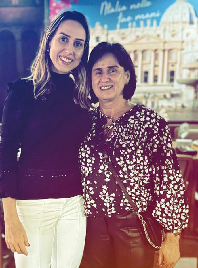 Ana Claudia e a mãe, aniversariante nesta sexta (30), Ana Costa, viva ela que ama comemorar, reunir os familiares e amigos (Foto/Arquivo Pessoal)