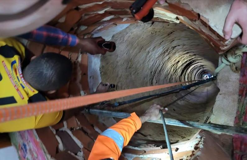 Idosa caiu em poço de 25 m que fica na sua cozinha em MG (Foto/CBMMG/Divulgação)