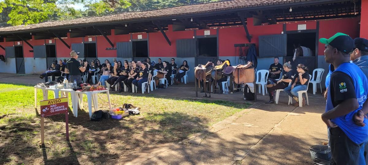 O curso contou com 40 alunos de todo o país que conheceram toda a estrutura da hípica e do lago localizados no Jockey Club (Foto/Divulgação)