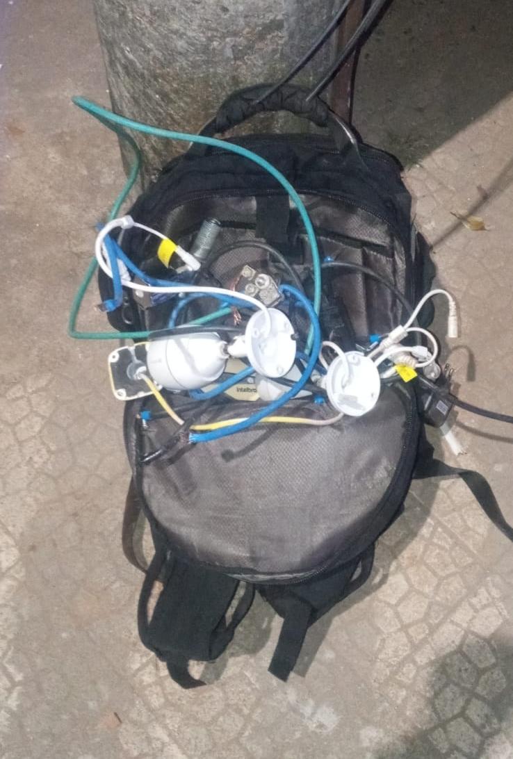 Agentes da GCM prenderam homem acusado de furtar fiação elétrica em construção na área central de Uberaba; ele é suspeito de outros furtos (Foto/Divulgação)