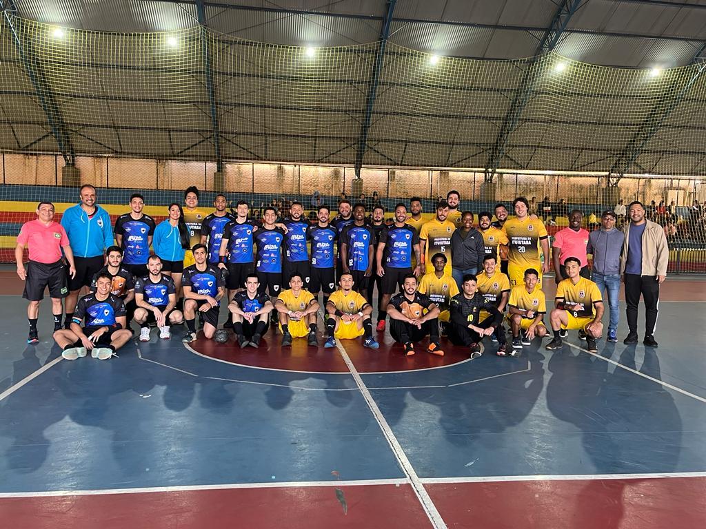 Equipes adulto e júnior masculino do handebol de Uberaba (Foto/Divulgação)