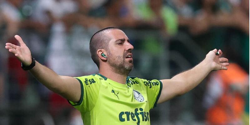 Coletiva de João Martins após o empate do Verdão com o Athletico-PR foi vista como um &#34;desfile de grosserias&#34; (Foto/César Greco/Palmeiras)