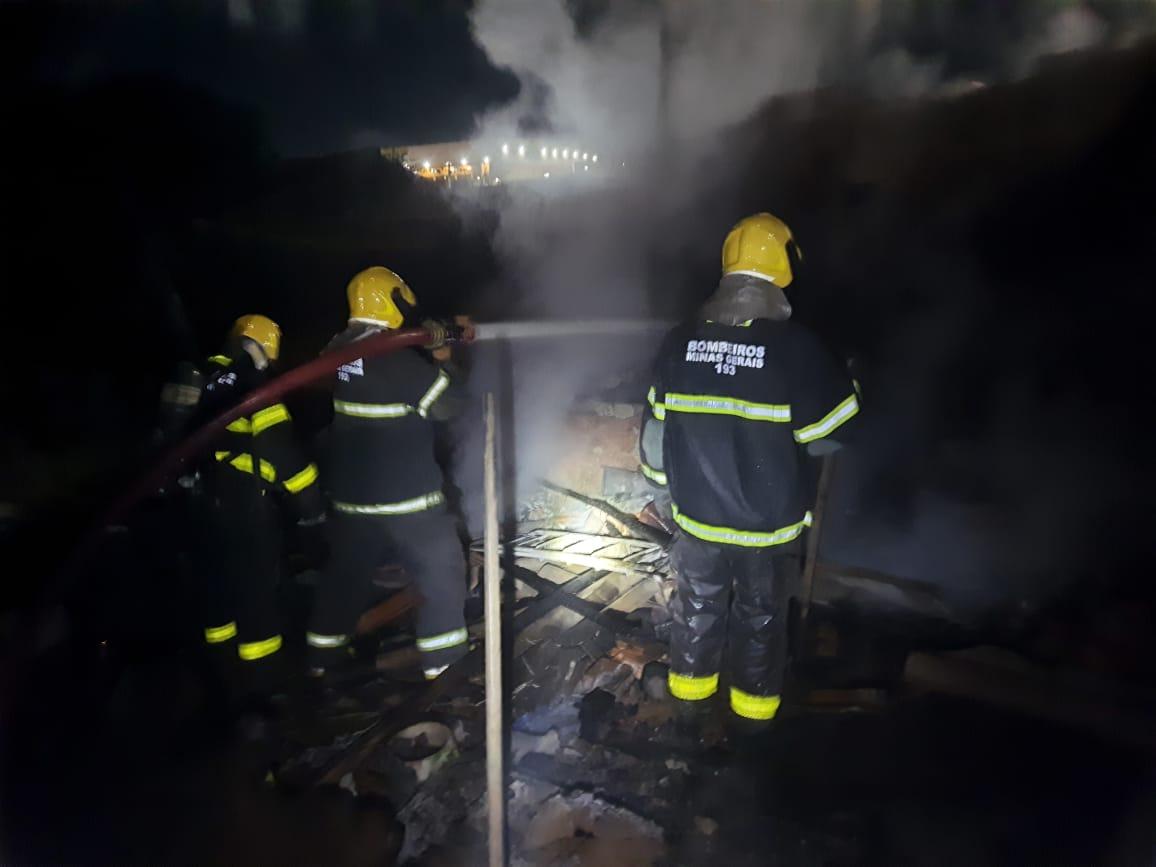 Incêndio mobilizou equipes do Corpo de Bombeiros (Foto/Divulgação/CB)